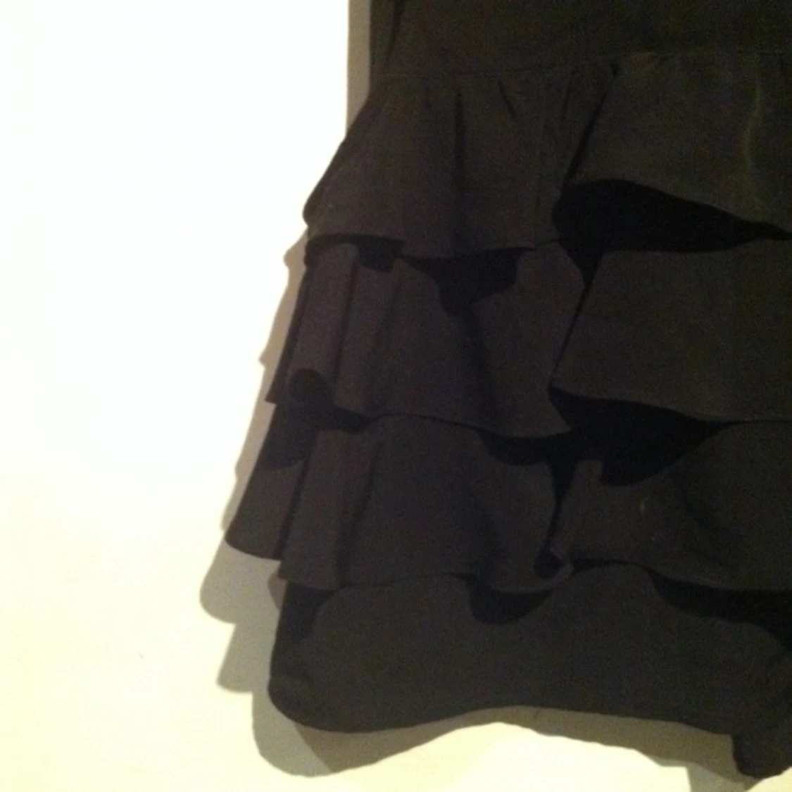 Söt topp med volanger från monki - 1396552140