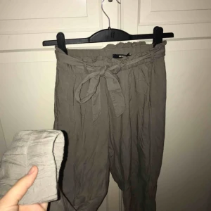  - Byxor från Bikbok 