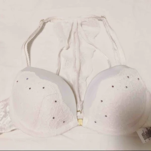  - Bh med spets - bra skick - storlek 70A - köparen står för frakt