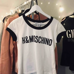  - T-shirt hm moschino