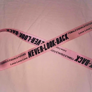  - Skitsnyggt bälte/skärp i nyskick. Frakt ingår i priset ✨