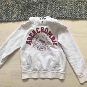  - Snygg vit hoodie ifrån abercrombie!