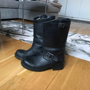  - Hyfsat välanvända Johnny Bulls, fortfarande i fint skick! Priset är bara ett förslag, kan absolut diskuteras vid intresse 😁