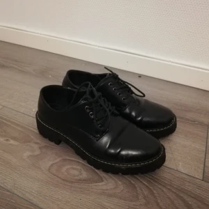Skor - Skor, bra skick! Pris Ej inklusive frakt. 
