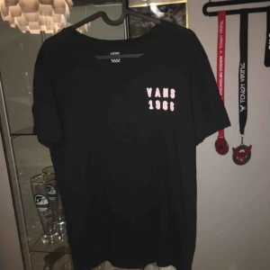  - Vans T-shirt. Storlek M dammodell Möts upp i Norrköping eller fraktas