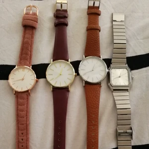  - Jätte fina klockor från New yorker. Köpte de för någon månad sedan. Så gott som nya! Ny pris 169 kr/ st. SÄLJES för 80 kr/ st eller alla fyra för 250 kr