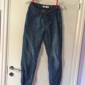  - Mjukis- jeans. Köpare står för frakt :)