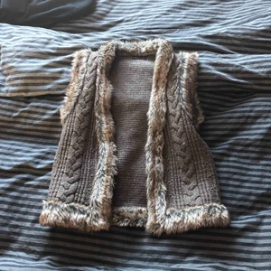  - Pälsväst (ej äkta)