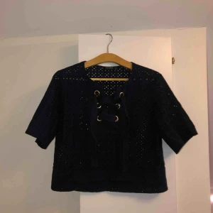  - Jättesöt topp från Zara. Använd ett fåtal gånger. Köpare står för eventuell frakt om du inte kan mötas upp. 