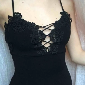  - body från Bershka med så fina detaljer. mycket sparsamt använd så i bra skick. möts upp i stockholm🌼