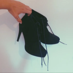  - Söta stövletter i storlek 38. Svarta, passar med allt.