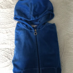  - Cubus velour kofta i storlek 158, (passar XS). Har även ett par mjukisbyxor till jag funderar på att sälja. 