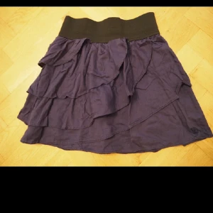  - kjol köpt i Spanien i storlek 2. skulle säga att den är som en xs