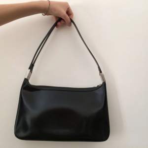 Original Guy Laroche handbag in genuine black leather