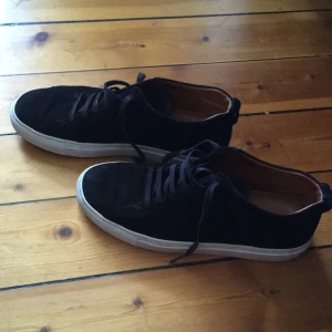  - Fräscha sneakers från C.QP.  Nypris 2700:- 