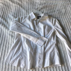  - Vit skjorta från Mango