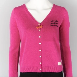  - Odd molly v neck  Nypris 1000kr Använd sparsamt fint skick Ull/bomullsblandning  Köparen står för frakt 