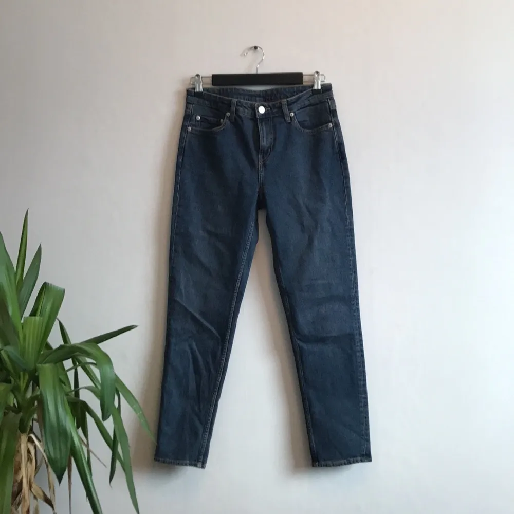 Jeans från weekday i superfint skick! Midja: 26, längd: 30. Jeans & Byxor.