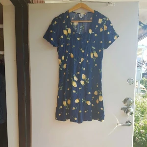  - Från beyond retro, byxdress. otroligt fin och skön! Bara provad.