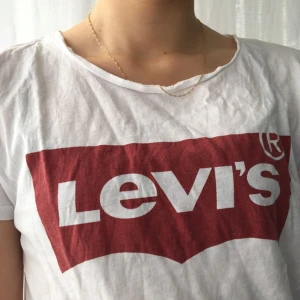  - Klassisk t-shirt från Levis, nypris 250, Kan mötas upp i Växjö eller skicka om köparen står för frakt