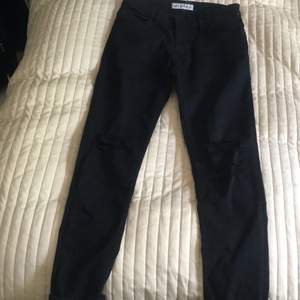 Svarta jeans från just junkies med hål i knäna! Alldeles nya! Aldrig använda