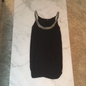  - Snyggt Linne. Passar till både vardags eller fest 