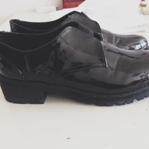  - Superfina skor! Aldrig använda, står 38 som storlek men tycker att de snarare känns som 39. Köpare står för eventuell frakt :) 