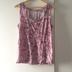  - Från Monki , bra skick. 