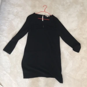  - Fin svart klänning!! Kan mötas upp i Stockholm eller Uppsala. Frakt tillkommer.