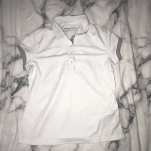  - Tennis tröja från Nike. Använd några gånger men bra skick.  +30kr frakt