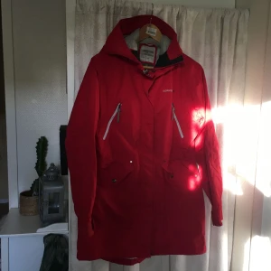  - En fin skaljacka ifrån didriksons i fint skick. Använd en säsong 