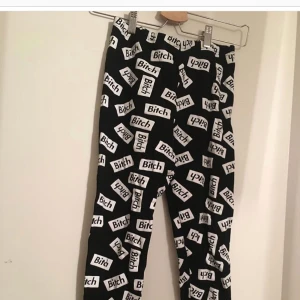  - Knappt använda married to the mob leggings