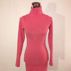 En rosa klänning från Ginatricot. Använd ca 3 gånger 