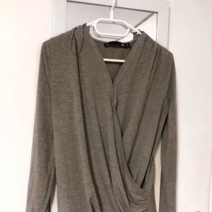  - En omlott tröja från lager 157 i storlek m