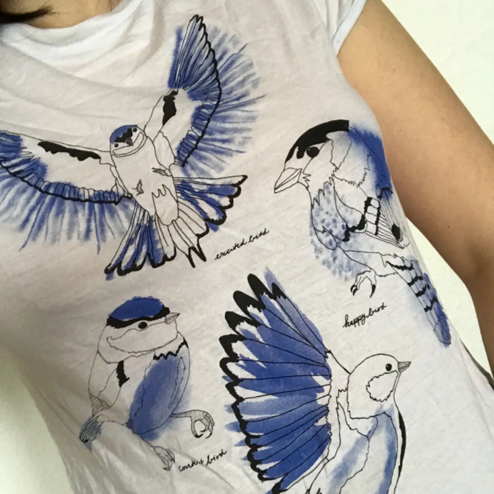 Mysig T-shirt med fåglar. Frakt 45:- eller mötes i jkpg/habo. T-shirts.