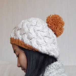  - mössa (ny) 89kr  finns kvar 2 st. 