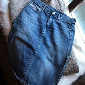  - Replay jeanskjol. I superfint skick. 