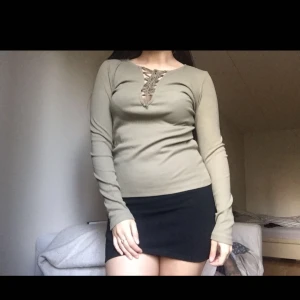  - Fin tröja från Vila i stretch material. Storlek S. Kan mötas i Malmö eller så står köparen för frakten.