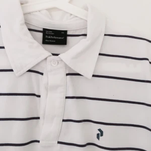  - Piké-tröja från Peak Perfomance. Passa på att fynda present till en pappa kanske. Möts upp i Uppsala och ev Stockholm eller fraktar! 