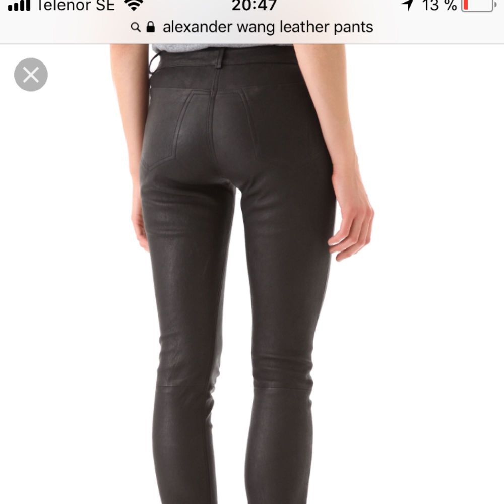 Jätte snygga sköna skinnbyxor från ALEXANDER WANG. 100% lammskinn. Stretchiga och sköna att ha på sig. Köpt för 8300 så är väldig reducerat pris.  . Jeans & Byxor.