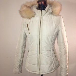  - Snygg vinterjacka från Alice by Belle Shoes, använd ett fåtal gånger och säljes pga bytt stil