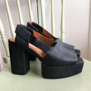  - Supersnygga från ”& other stories”, använda 1 gång 