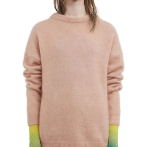  - Säljer Acne Studios klassiska Dramatic Mohair tröja i str S (stor i str). Tröjan är använd några gånger men är fortfarande i väldigt fint skick. Köptes för 2299 kr