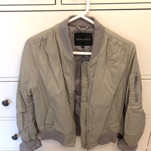  - Bomberjacka storlek 34