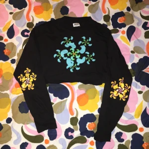  - Weekday långärmad magtröja storlek S! 