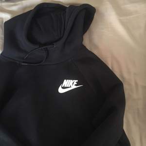Svart Nike hoodie
