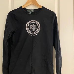 Ralph Lauren tröja - Långärmad tröja från Ralph Lauren strl M