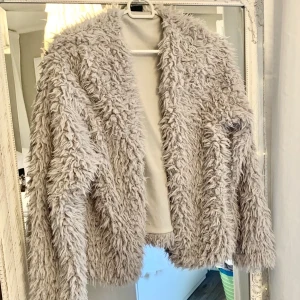 Sommarjacka  - Grå fluffig sommarjacka 🍃 storlek L 