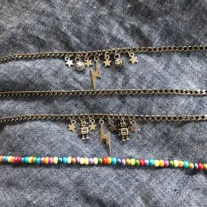 Halsband med kedjor i rostfritt stål 💕💕 bara kedja: 99kr, kedja med berlocker: 119kr, pärlhalsband: 85kr, 15kr rabatt vid köp av 2 