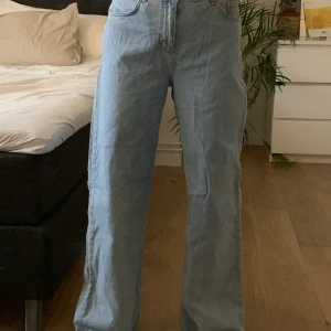 Junkyard WIDE LEG jeans 30  - Säljer ett par populära jeans från junkyard. Sitter pösigt på mig som är en S, säljer pga förstora. Använd en gång